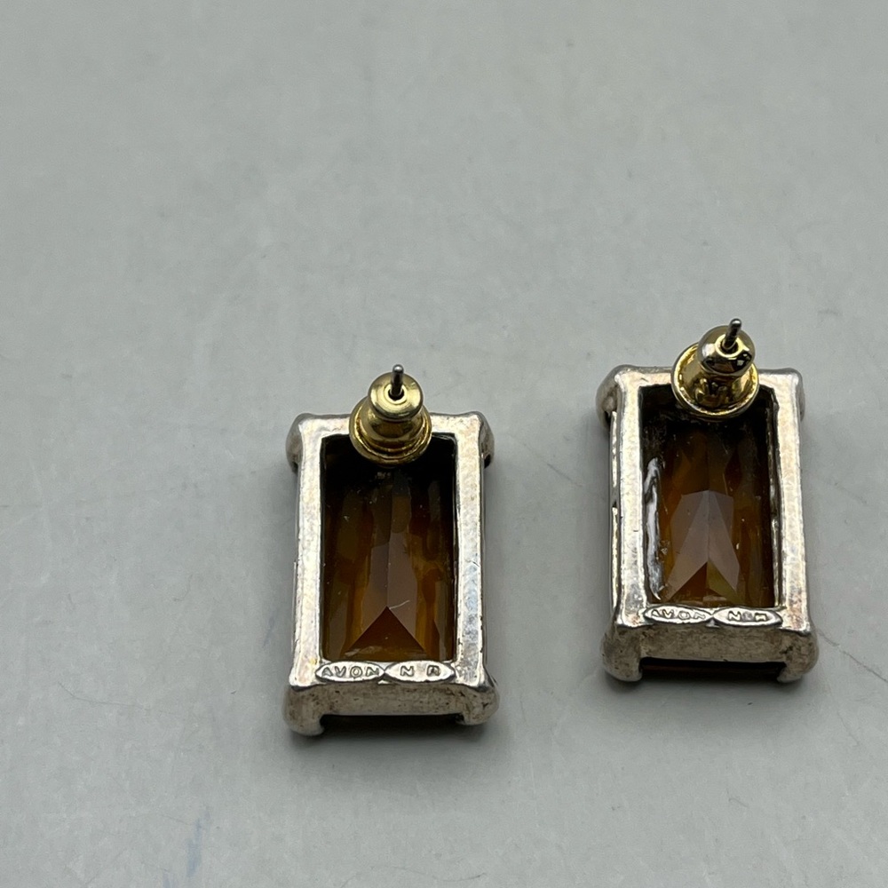 Elegant Gold-Tone Rectangular Earrings - Picture 3 of 4